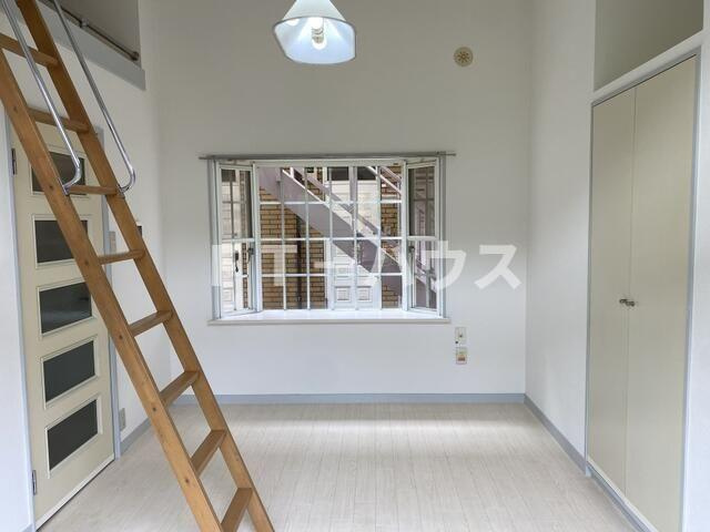 ローズガーデンタカエイ１１２番館　２０２の寝室