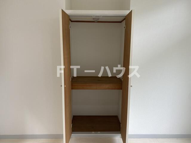 ローズガーデンタカエイ１１２番館　２０２の収納