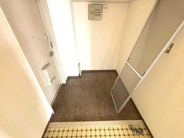 新栄プロパティー軽里の玄関