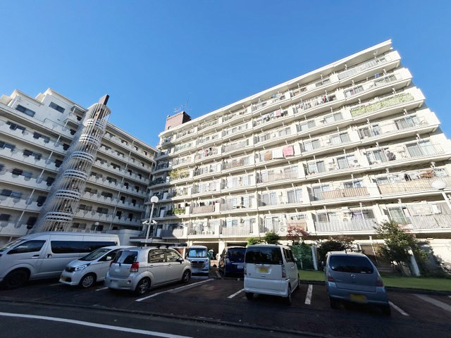 【外観】 | カーサ常盤台 | 手入れの行き届いた外壁やエントランスなど、「見ればわかる」レベルで清潔感を保ったマンションです。築年数を感じさせない姿で皆様をお出迎えします。～即日のご見学可能～　お問合せはお気軽にどうぞ。
