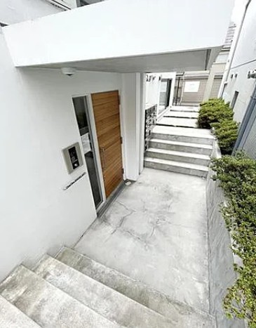 TASUKI RICHESSE千石 WESTのエントランス