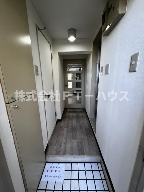 ジュネパレス市川第１９の玄関