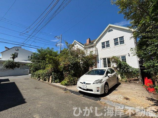 茅ヶ崎市菱沼海岸　新築戸建　全３棟の前面道路含む現地写真|9月14日撮影　解体前　現地外観