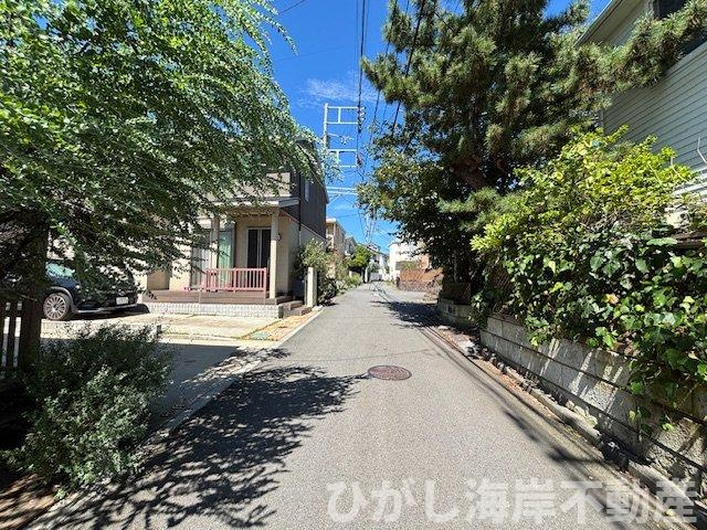 茅ヶ崎市菱沼海岸　新築戸建　全３棟の前面道路含む現地写真|9月14日撮影　解体前　現地外観