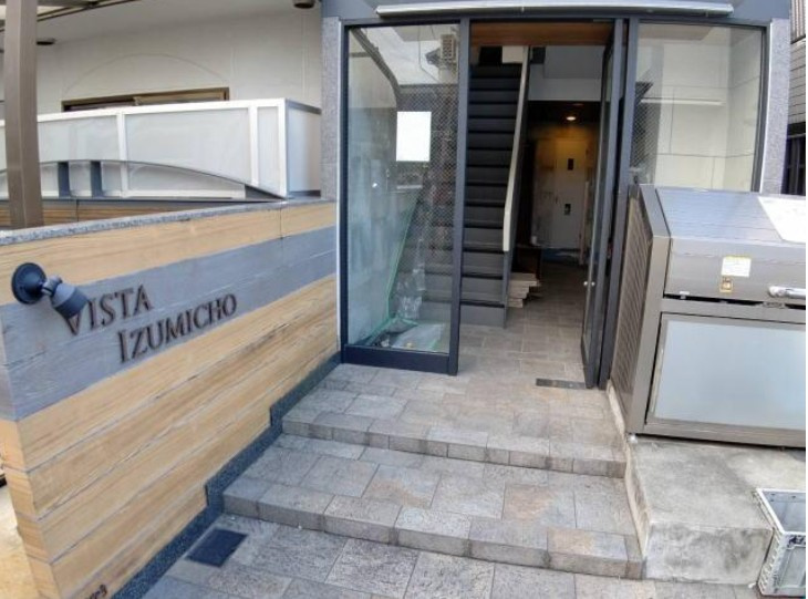 ビスタ泉町のエントランス
