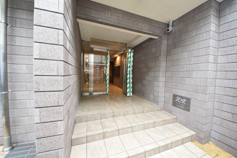 杉並区高円寺南４丁目の賃貸マンションのエントランス