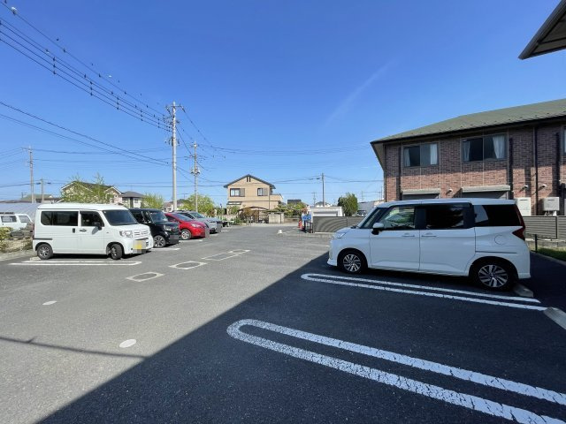 ローズコート山﨑の駐車場