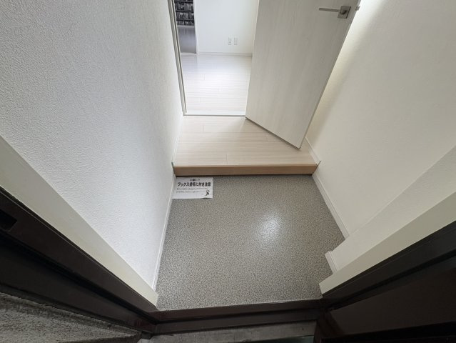 ナンノ第11号館の玄関