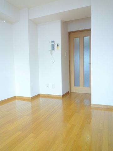 クレセント駒込の居間・リビング|★キレイなフローリングのお部屋です★