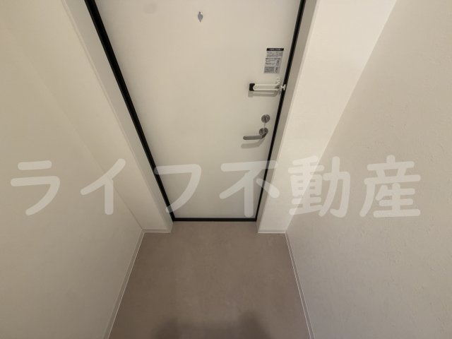 セレニティ小若江B棟の玄関|収納もある玄関です