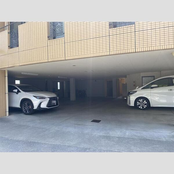恵美酒Gマンションの駐車場