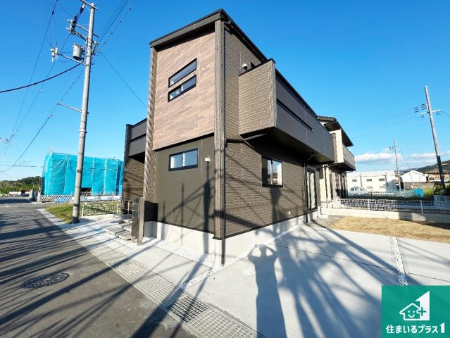 24(土)25(日)現地説明会！泉佐野市日根野　新築一戸建ての外観|安心の10年保証！外観を美しく保ち、雨水で汚れを落とします！気になることがありましたら、お気軽にお問い合わせください！