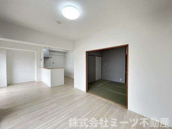 サンメゾン若江岩田◆再生マンションの居間・リビング