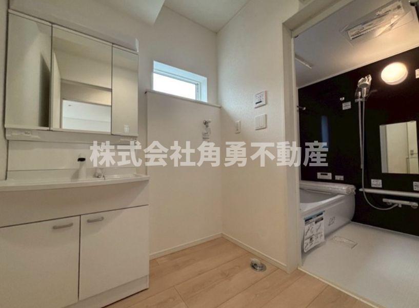 平塚市横内第30　新築一戸建て　の内観：施工例|《施工例》洗面化粧台
