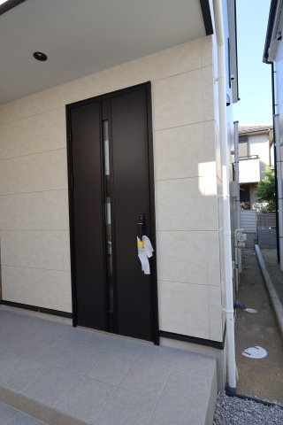 《仲介手数料無料》三鷹市井口５丁目2-27新築一戸建て‎KEIAI Graceの玄関
