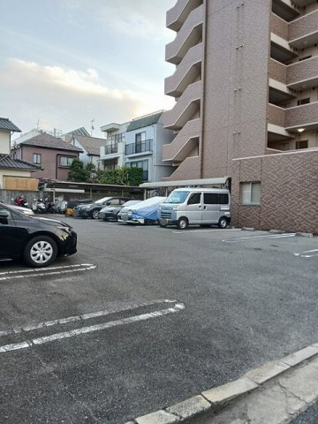 グランジュネッスの周辺