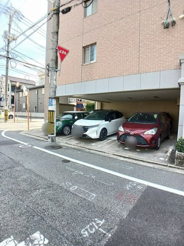アヴニール東雲の駐車場|駐車スペースもあります