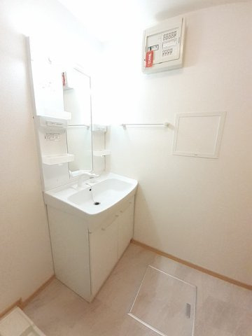 若葉Ｂの洗面所|明るい洗面所です