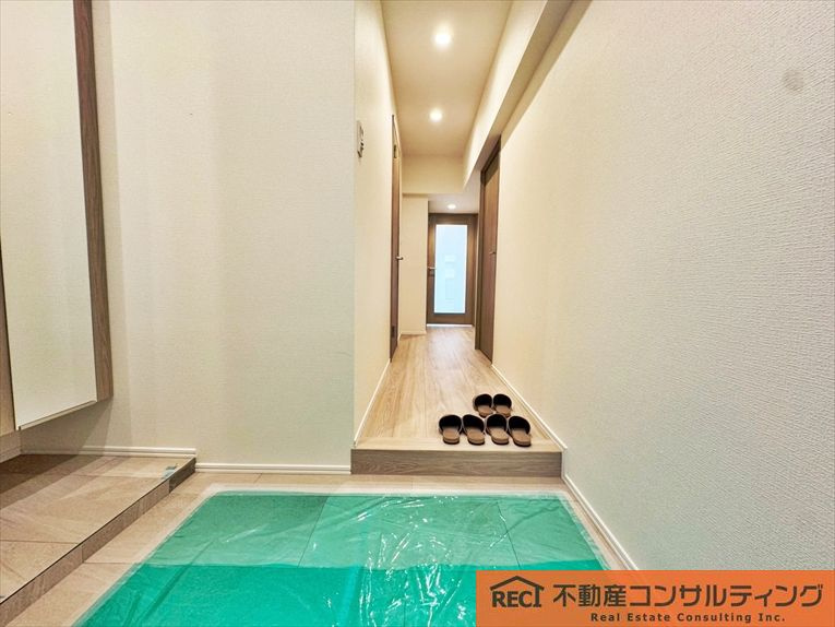 夙川ビューハイツA棟の玄関