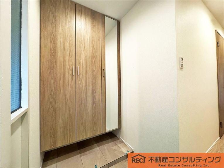 夙川ビューハイツA棟の玄関