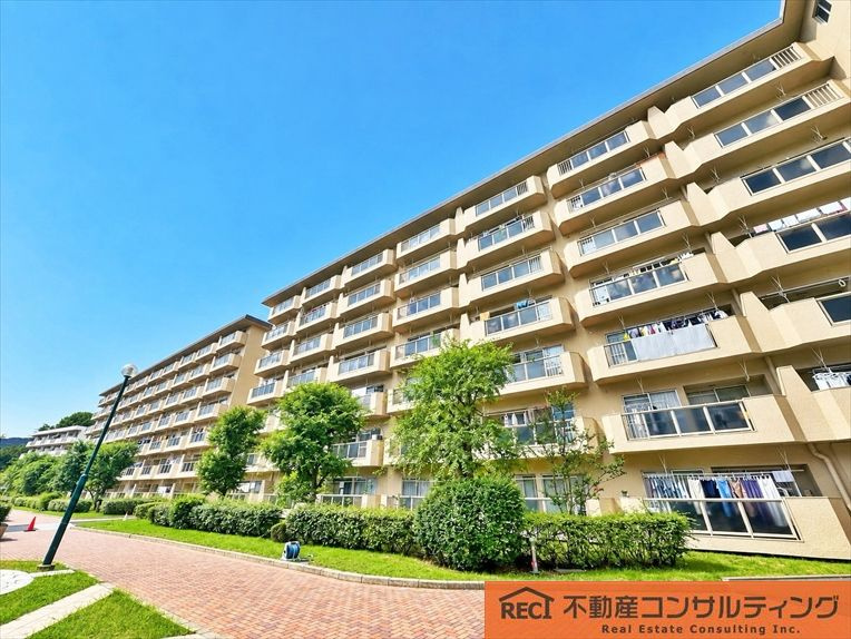 夙川ビューハイツA棟の外観