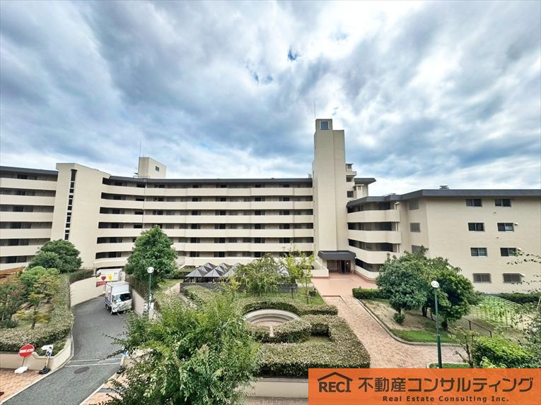 夙川ビューハイツA棟の外観