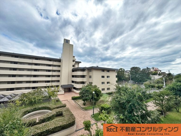 夙川ビューハイツA棟の外観