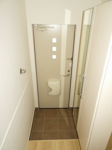 カーサ・グランデ　Ｃの玄関|明るい玄関です