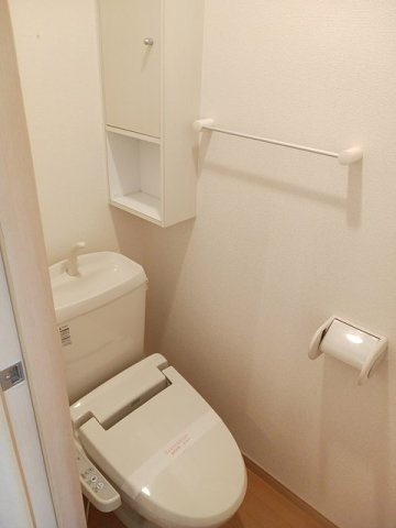カーサ・フィオーレ中広通りのトイレ|落ち着いた色調のトイレです