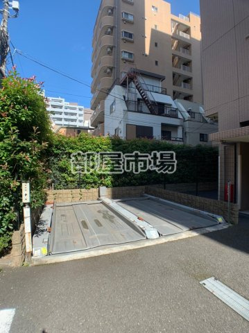 パークキューブ上野の駐車場