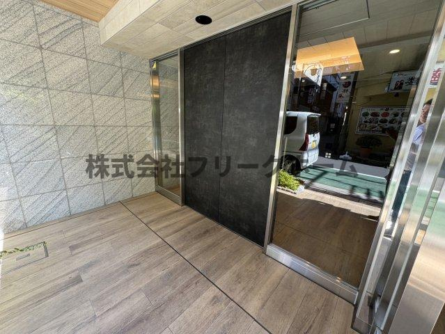 小金井市本町５丁目の賃貸マンションのエントランス