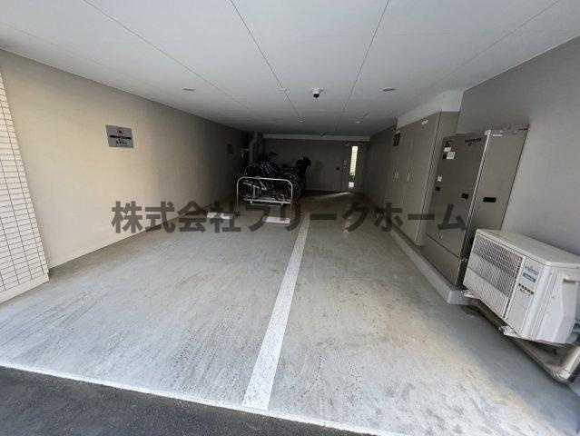 小金井市本町５丁目の賃貸マンションの駐車場