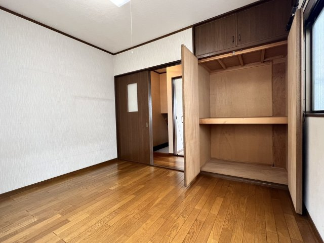 淀川区塚本６丁目　中古戸建の洋室|明るい洋室です