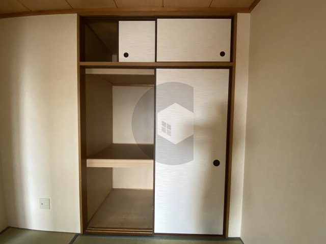 東大阪市川俣１丁目の賃貸マンションの収納