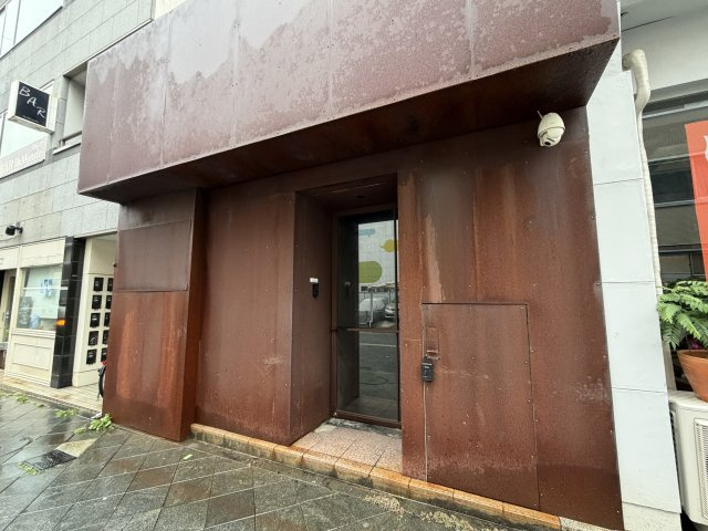 IMAEDA連尺町ビルのエントランス