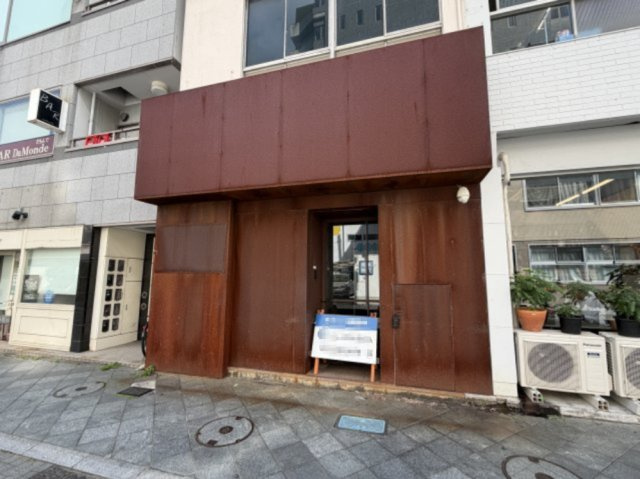 IMAEDA連尺町ビルのエントランス