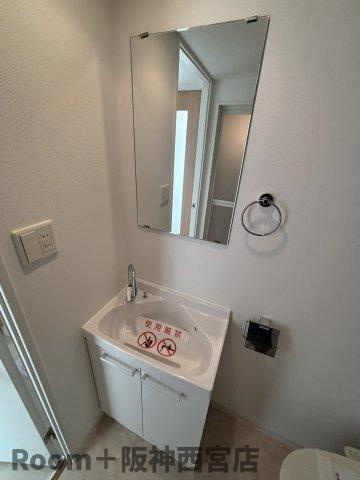 セレニテ甲子園Ⅰの独立洗面台