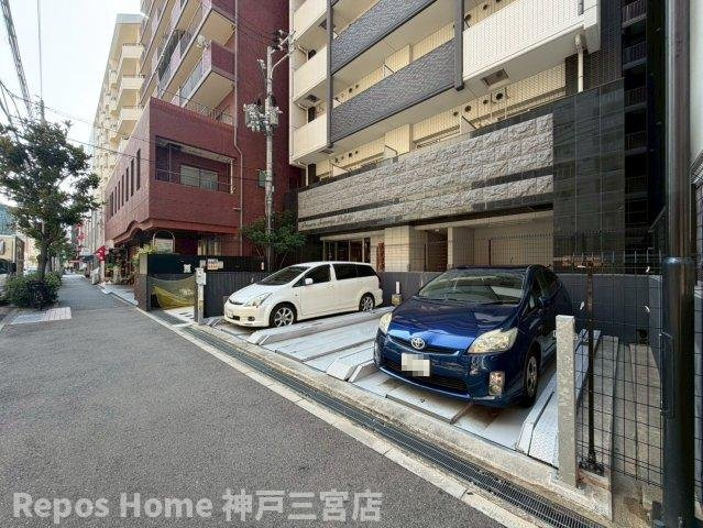 プレサンス三宮ディライトの駐車場