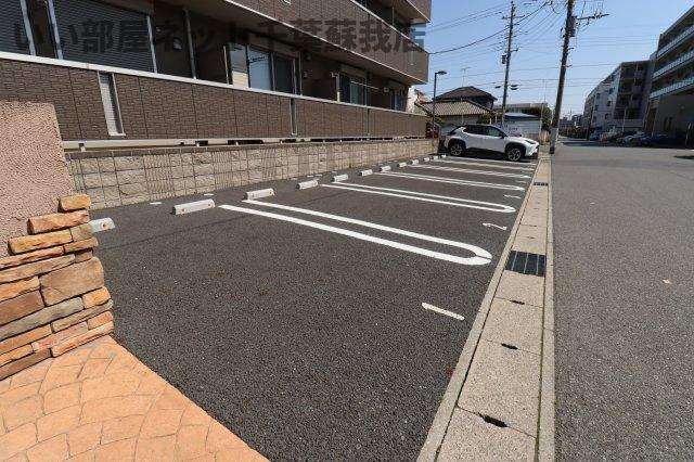 フォレスタ　レザイアの駐車場|カースペースがあります