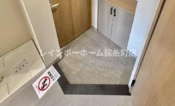 リグランド浅草雷門の玄関