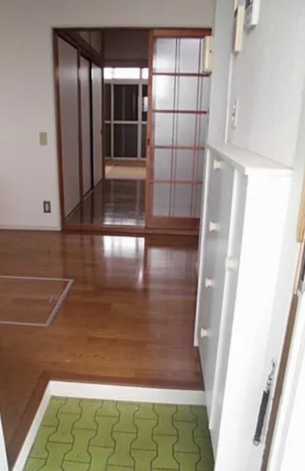 コーポヒル山口の玄関
