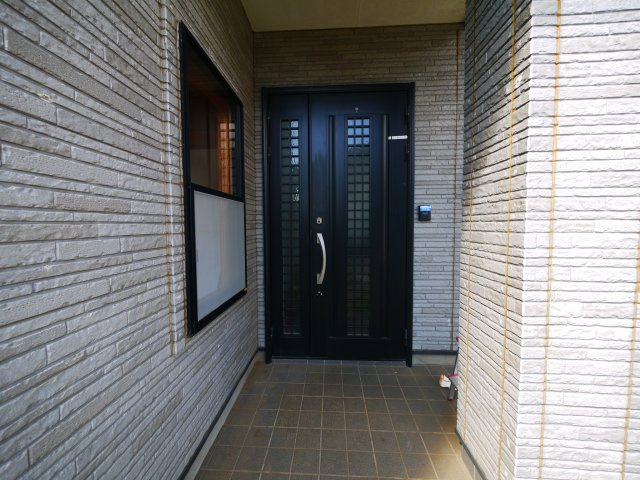八街市八街ろ　中古戸建の玄関|内装リフォーム令和8年9月 JR総武本線榎戸駅徒歩約11分 スーパーセイミヤ徒歩約9分 閑静な分譲地