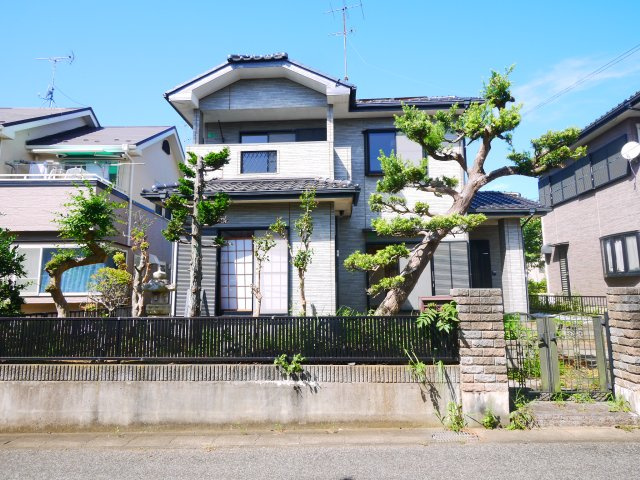 八街市八街ろ　中古戸建の外観|内装リフォーム令和8年9月 JR総武本線榎戸駅徒歩約11分 スーパーセイミヤ徒歩約9分 閑静な分譲地
