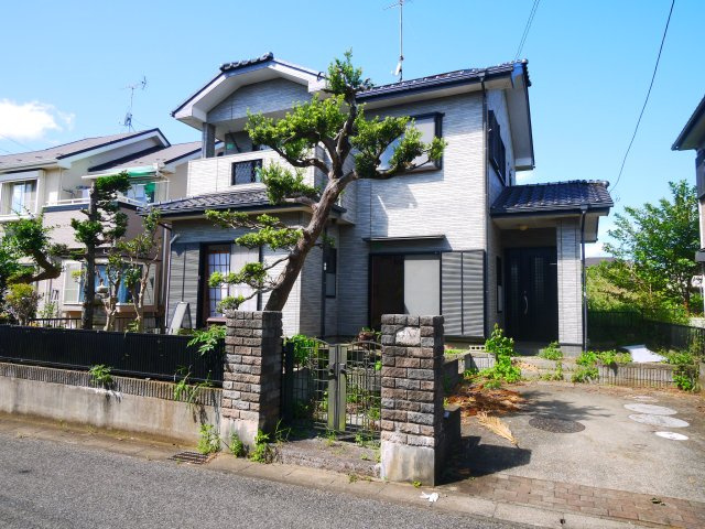 八街市八街ろ　中古戸建の外観|内装リフォーム令和8年9月 JR総武本線榎戸駅徒歩約11分 スーパーセイミヤ徒歩約9分 閑静な分譲地