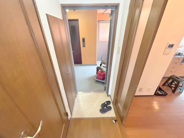 パレス東洋小松館の玄関