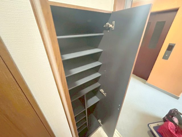 パレス東洋小松館の玄関