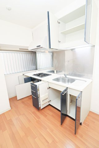 クレアセンターマーク　5階のキッチン|別号室のもの（反転タイプ）です。現状優先になります。
