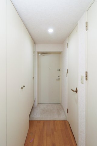 クレアセンターマーク　5階の玄関|別号室のもの（反転タイプ）です。現状優先になります。