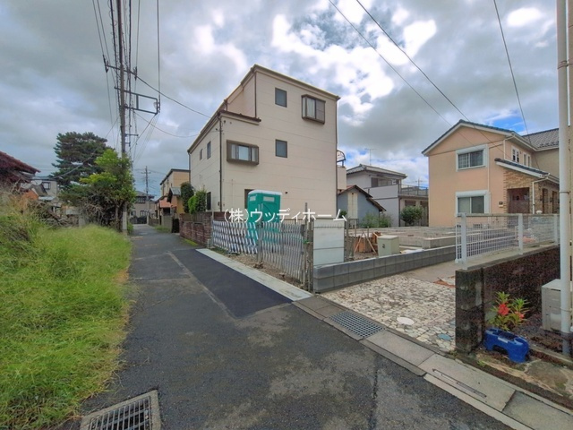 越谷市大沢4丁目　新築一戸建ての前面道路含む現地写真