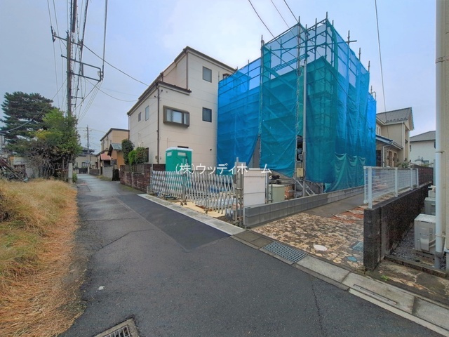 越谷市大沢4丁目　新築一戸建ての前面道路含む現地写真